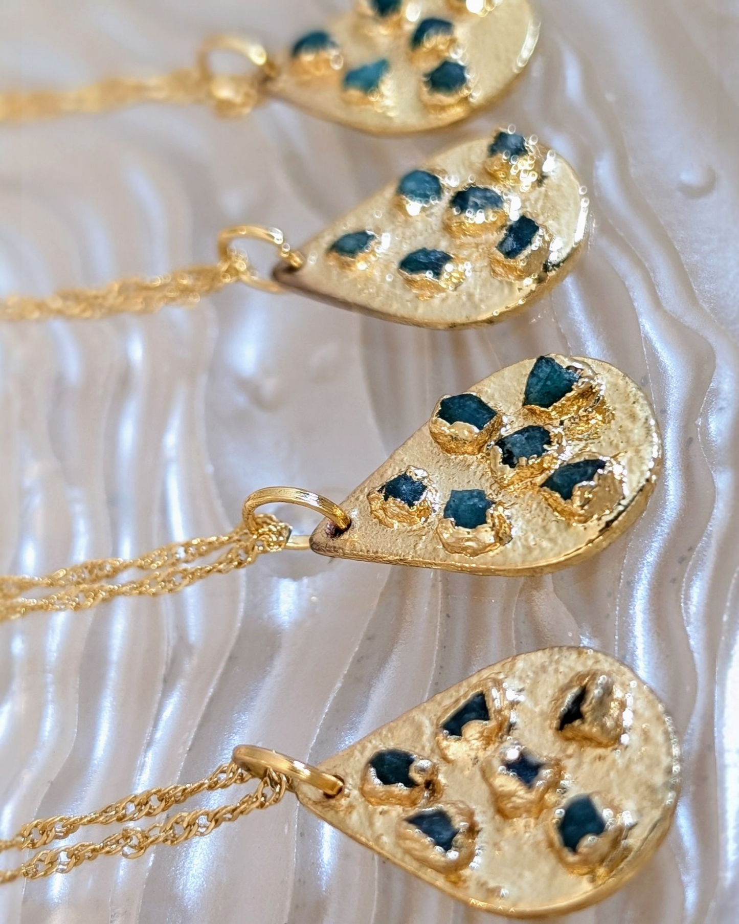 Muze Pebbled Pendant Necklace