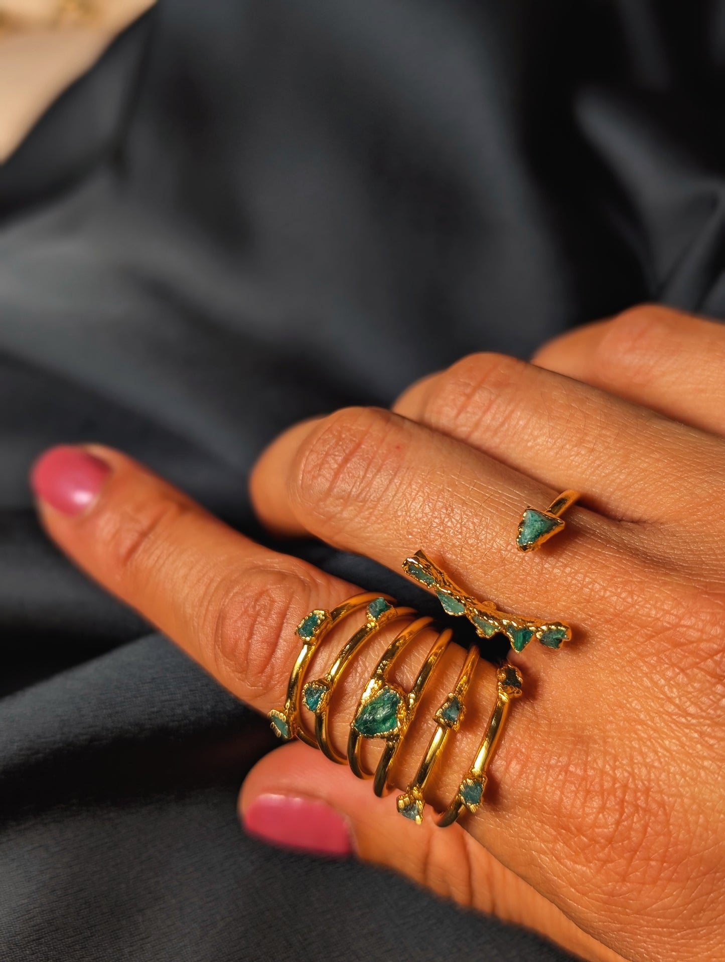 Música Ring — Gold-Plated Bronze with Raw Colombian Emeralds