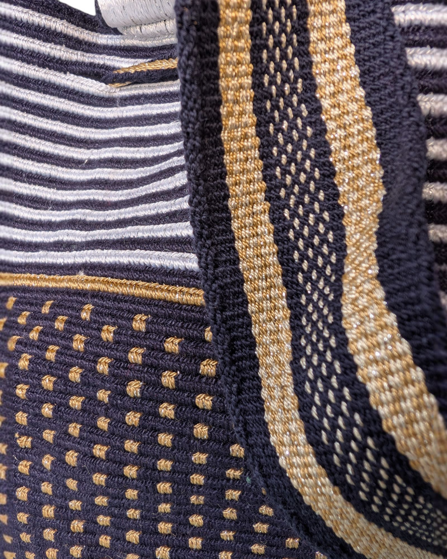 Gold and Silk thread Mochilas