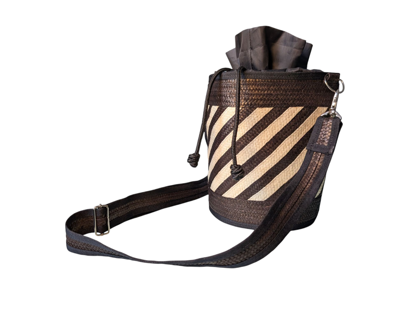Twisted Caña Flecha Bucket Bag