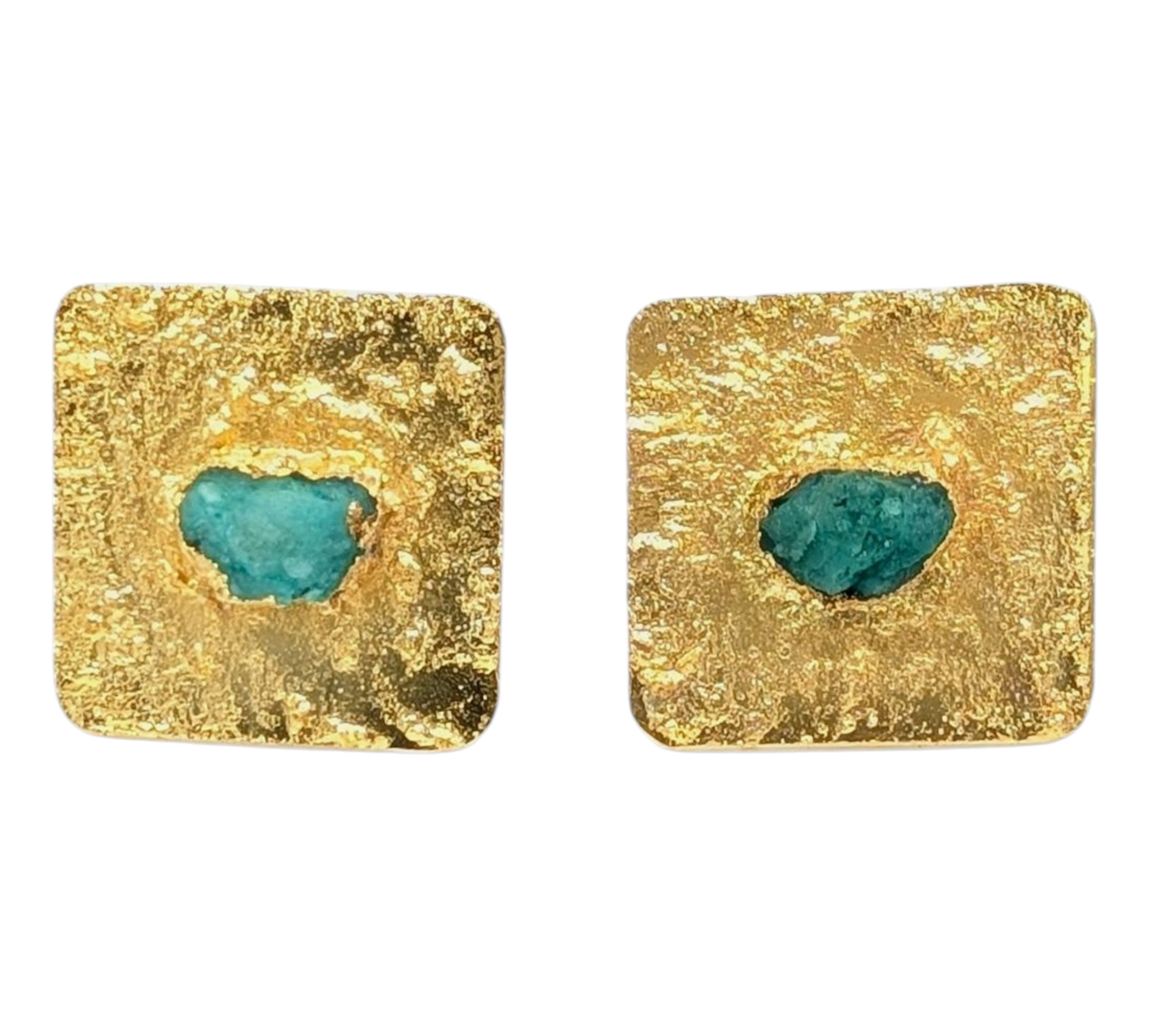 Gold square earrings with an emerald in the center