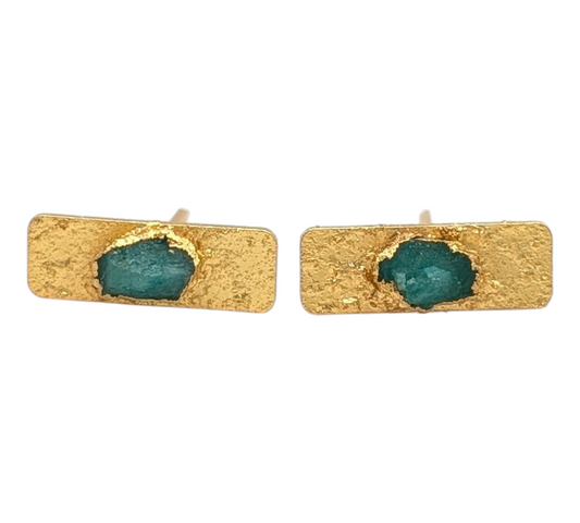 gold earrings rectangular emerald in the middle