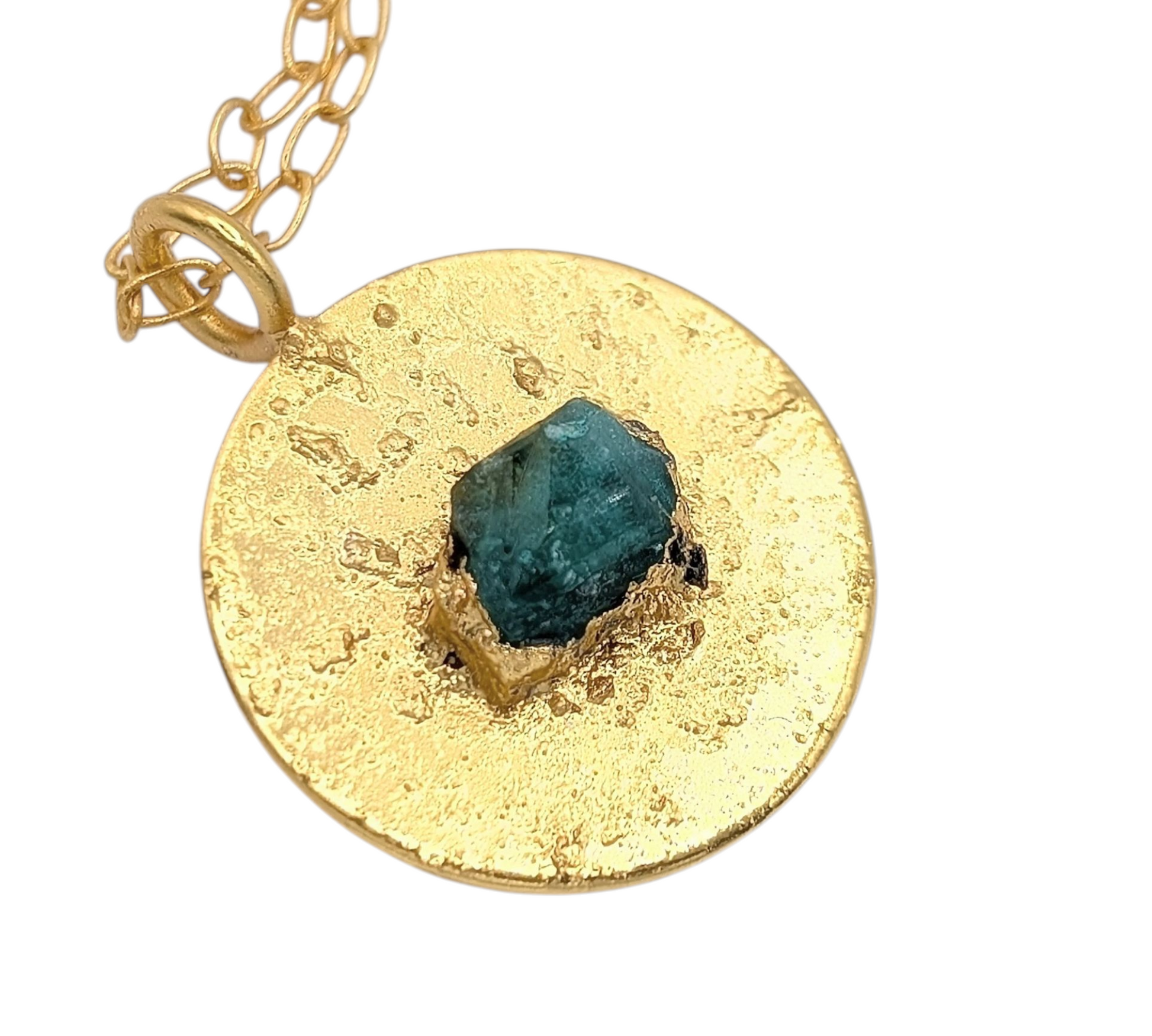 Gold pendant with a emerald
