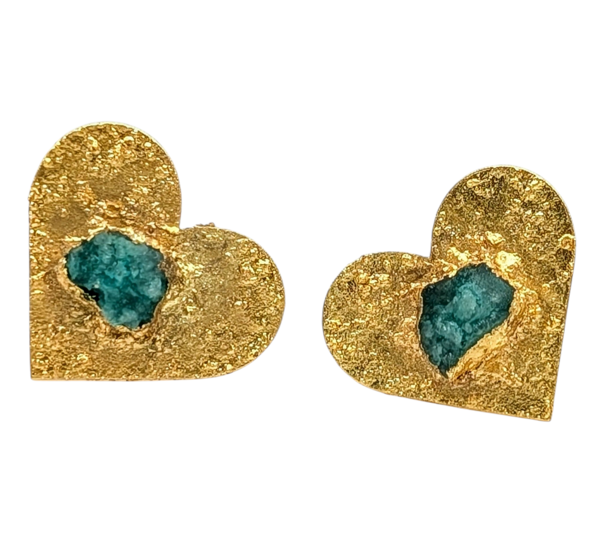 Gold heart-shaped earrings with emerald 