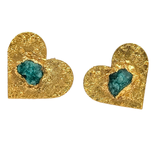 Gold heart-shaped earrings with emerald 