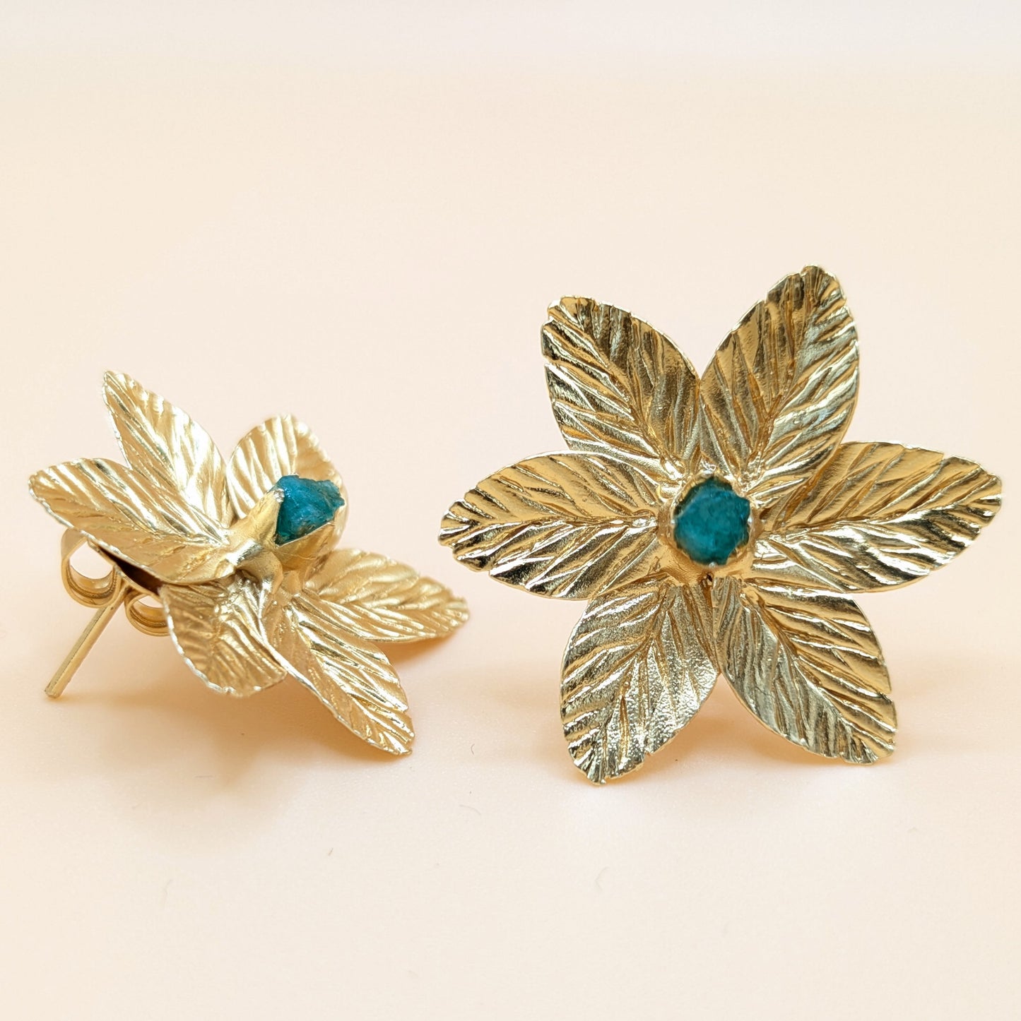 Muze Emerald Flower Earrings