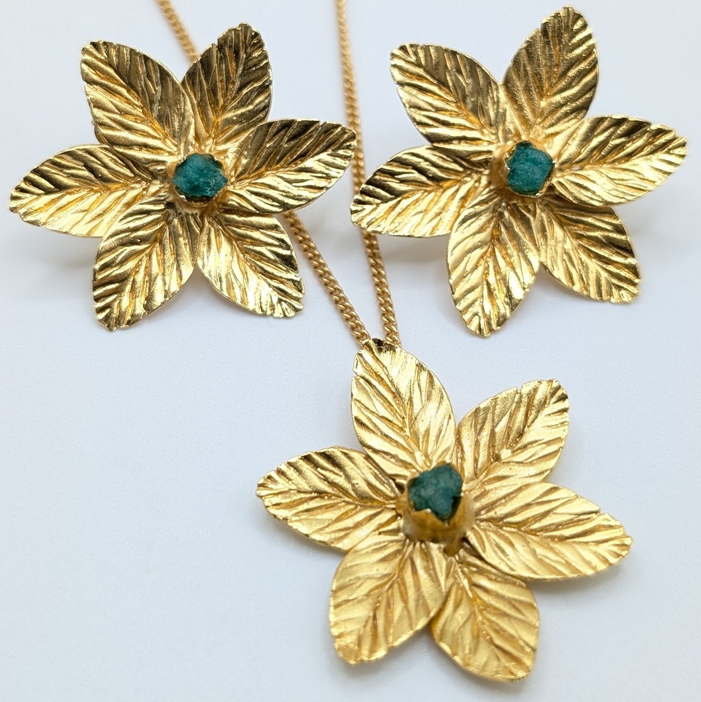 Muze Emerald Flower Pendant Necklace