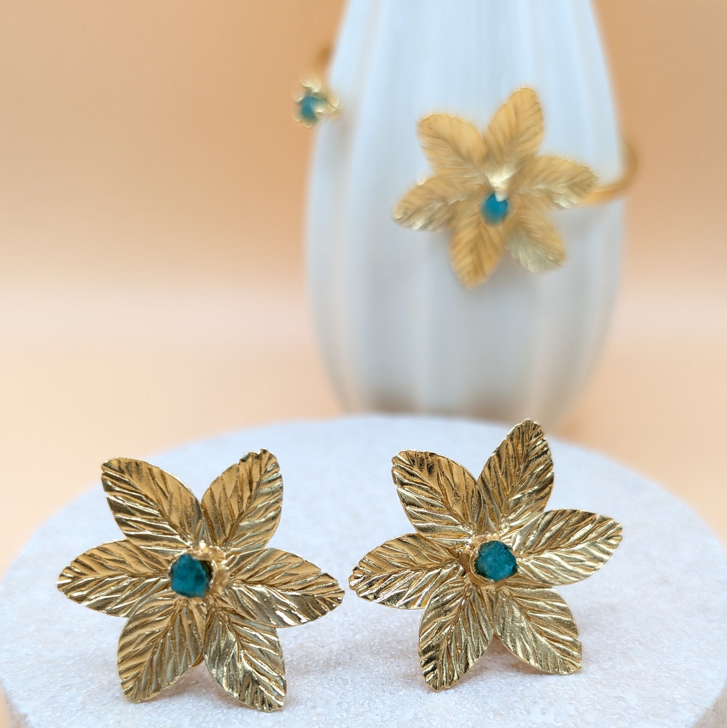 Muze Emerald Flower Earrings