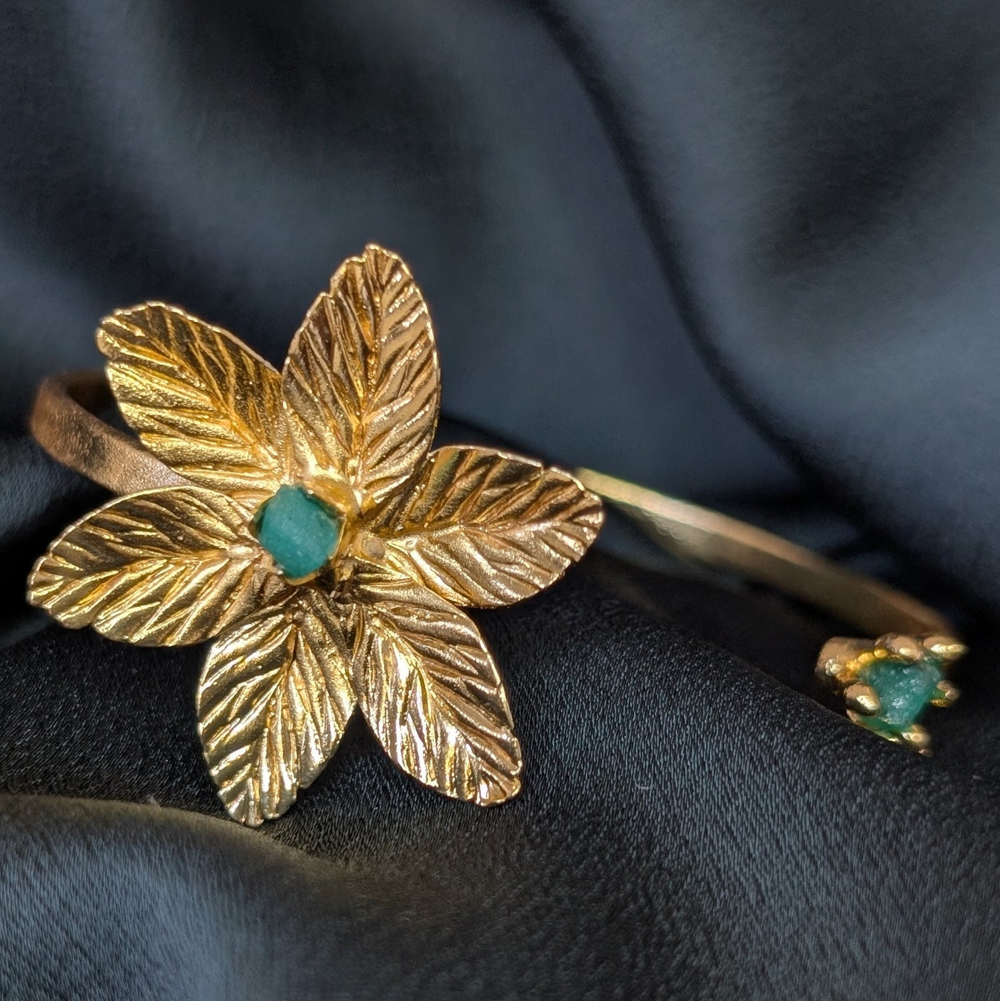 Muze Emerald Flower Bracelet