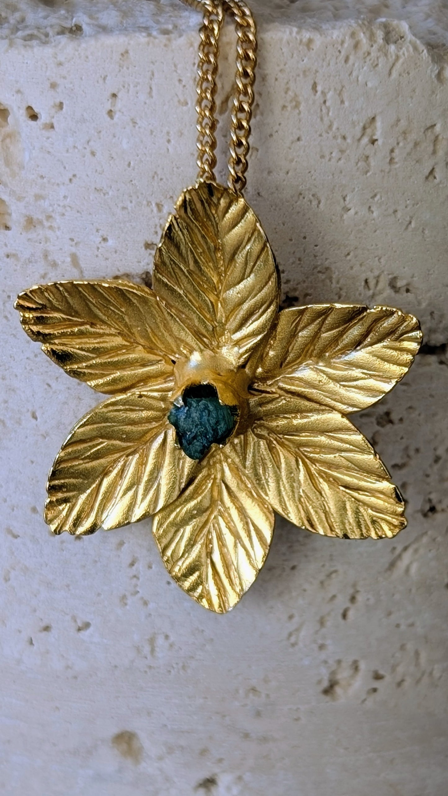 Muze Emerald Flower Pendant Necklace