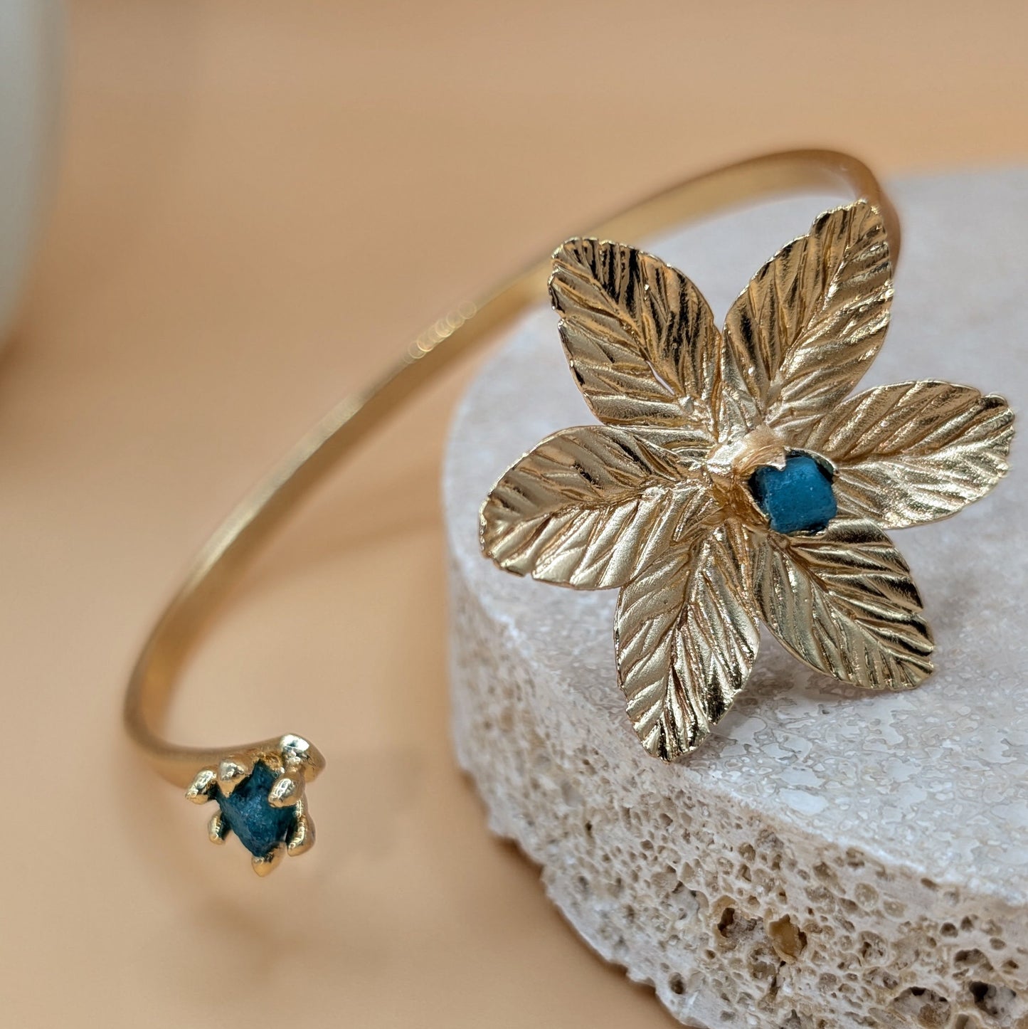 Muze Emerald Flower Bracelet