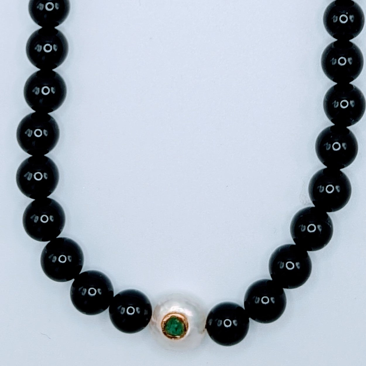 LUNA-Onix Necklace with Pearl and Emerald Pendant