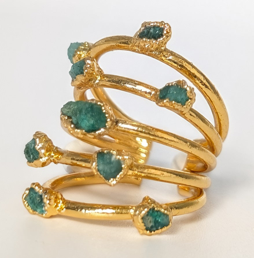 Música Ring — Gold-Plated Bronze with Raw Colombian Emeralds